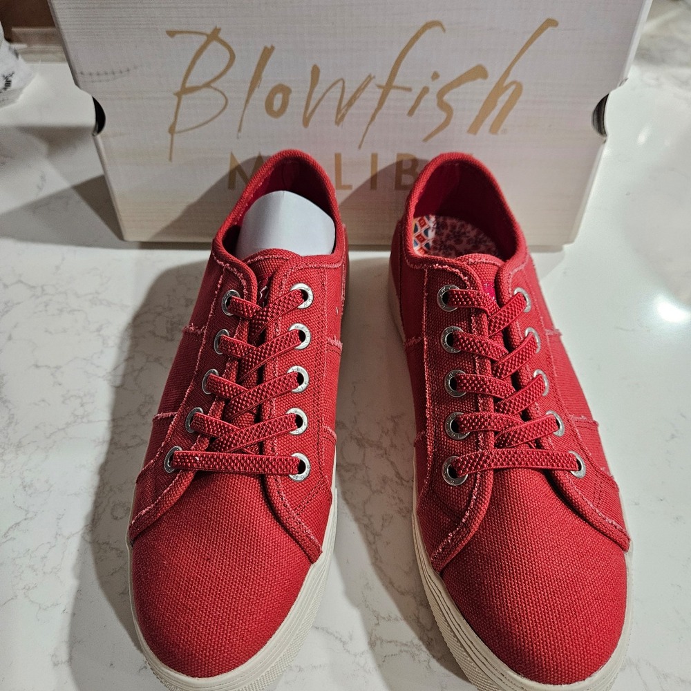 Blowfish Malibu Women's Size 8.5 Slip on Sneaker Distressed Apple Red. NEW